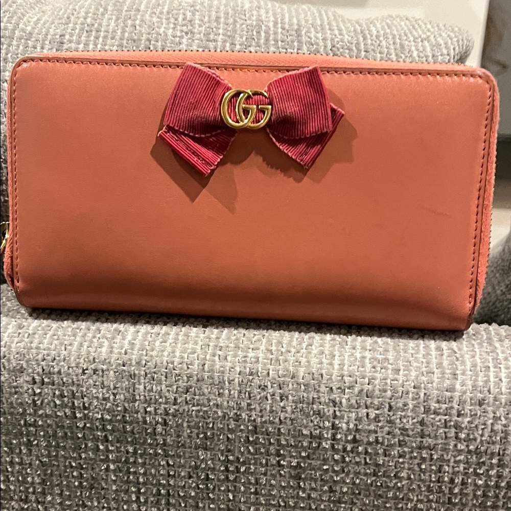 Gucci Women's Coral Wallet with pink  Bow